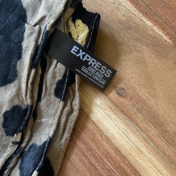 Express Leopard Print Scarf - Picture 4 of 7